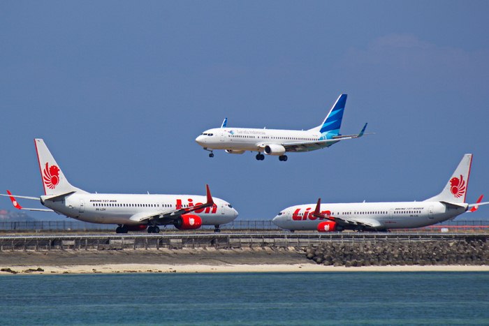 Du lịch Indonesia bao nhiêu tiền - Máy bay Indonesia.