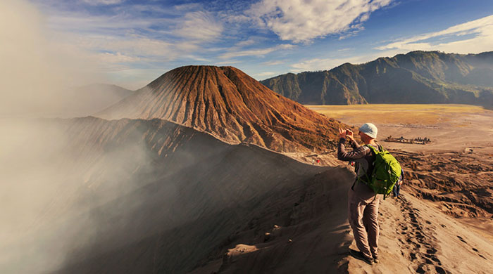 Indonesia có gì đặc biệt - Du khách tại miệng núi lửa Bromo