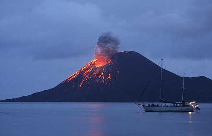 Indonesia có gì đặc biệt - Nhiều núi lửa vẫn đang hoạt động