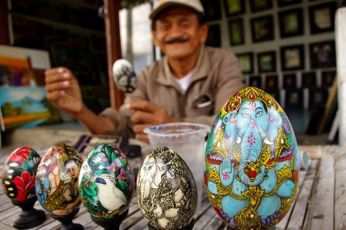 Mua gì ở Bali - Vẽ tranh từ vỏ trứng