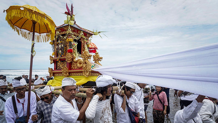 Tôn giáo ở Indonesia - Lễ hội truyền thống của người theo đạo Hindu ở Indonesia