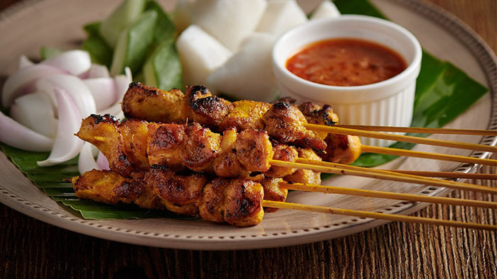 Văn hóa ẩm thực Indonesia - Món thịt xiên nướng đường phố nổi tiếng Indonesia.
