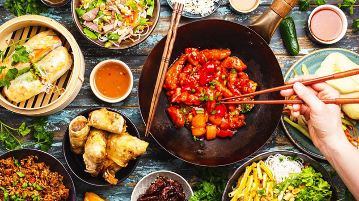 Văn hóa ẩm thực Indonesia - Chỉ trong nhà hàng Trung Quốc mới phục vụ đũa ăn