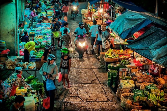 Chợ đêm Sanur - Các gian hàng xếp san sát nhau
