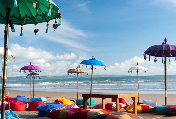 Bãi biển Bali - Một quán cafe trên bờ biển để du khách nghỉ ngơi
