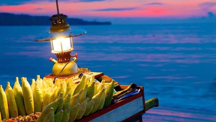 Bãi biển Kuta - Thưởng thức những món ăn dưới ánh hoàng hôn là “đặc sản” tại Kuta