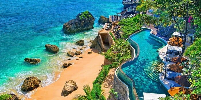 Bãi biển Kuta - Từ nơi hẻo lánh, bãi biển Kuta trở thành sầm uất nhất đảo Bali.