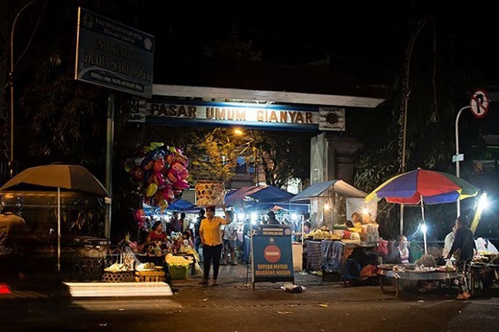 Chợ đêm Gianyar - Chợ đêm Gianyar nằm trên đường Jalan Ngurah Rai của thị trấn Gianyar