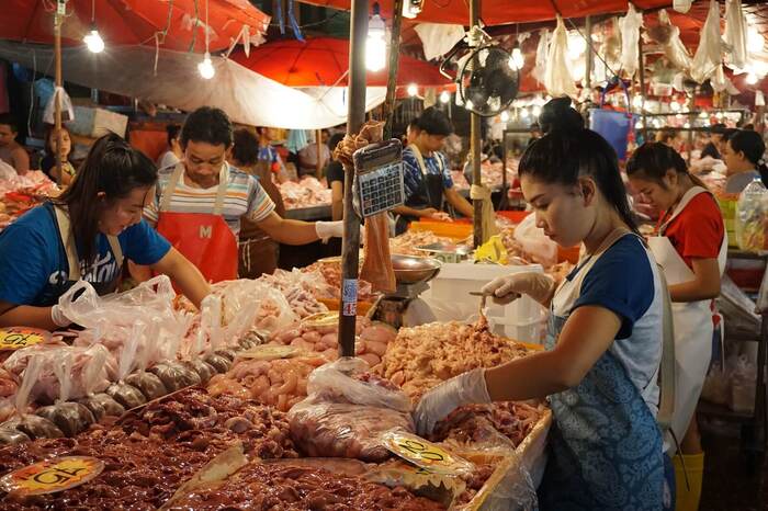 Chợ đêm Kereneng - Cẩn thận khi ăn uống các món ăn lạ ở chợ đêm