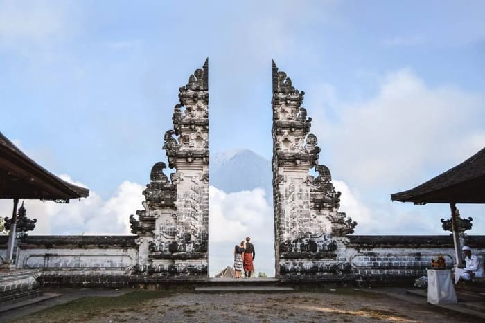 Đền Besakih - Đền Besakih là biểu tượng tôn giáo truyền thống của Indonesia.