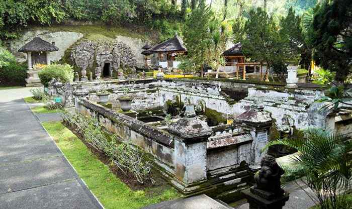 Đền Goa Gajah - Bao trùm khung cảnh đền chính là sự cổ kính trầm lặng