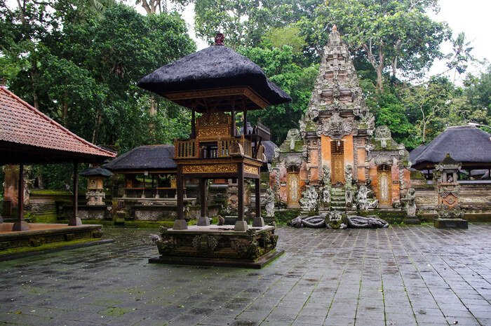 Đền Pura Dalem Agung - Ngôi đền Pura Dalem Agung như được gột rửa sạch sẽ sau một cơn mưa mùa hạ.