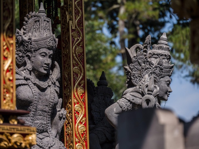 Đền Pura Dalem Agung - Đền Pura Dalem Agung có rất nhiều tượng thể hiện hình ảnh của các vị thần trong văn hóa Hindu.