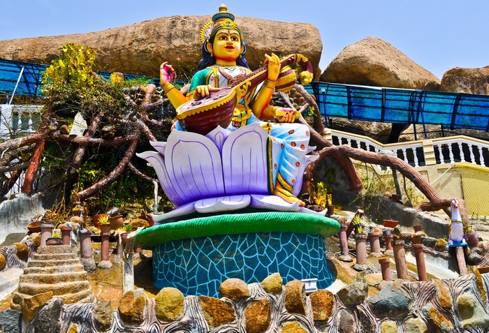 Đền Saraswati - Ngày lễ Saraswati là lễ hội lớn nhất của người Hindu.