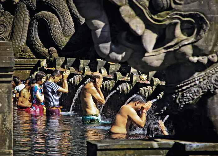 Đền suối thiêng Tampak Siring -Đền Tampak Siring có vai trò quan trọng trong đời sống tâm linh đối với người dân Bali.