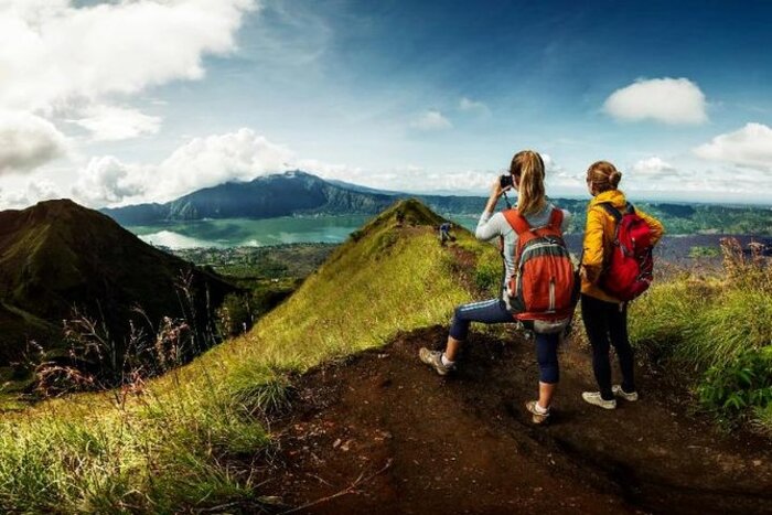 Đi Bali mặc gì - Trang phục thể thao khi trekking