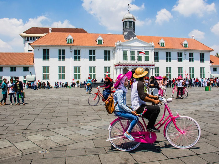 Kinh nghiệm du lịch Jakarta - Rất nhiều khách du lịch đến đây mỗi năm