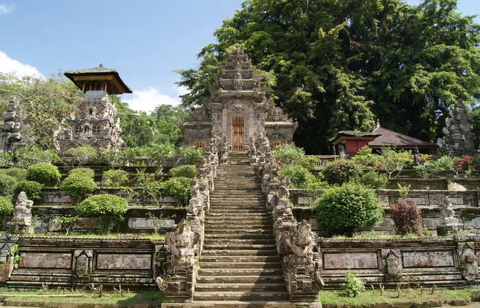 Làng Kintamani - Tới thăm những ngôi đền cổ sẽ là một trải nghiệm thú vị để bạn cảm nhận được hết nét văn hóa cổ truyền đặc sắc của người Indonesia