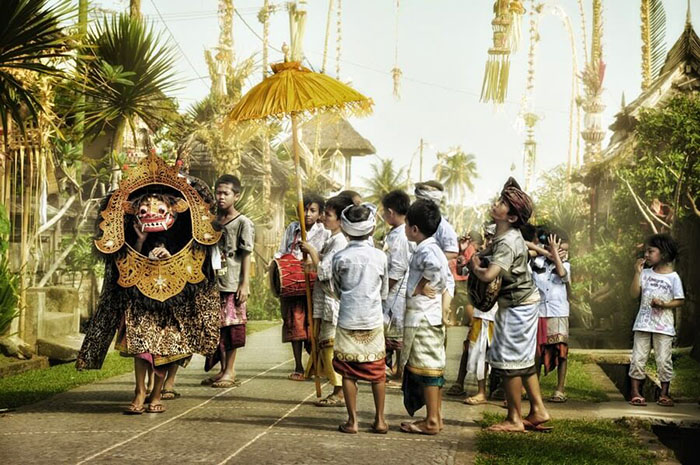 Lễ hội Galungan - Nghi lễ xua đuổi tà ma được các Barong chủ trì.