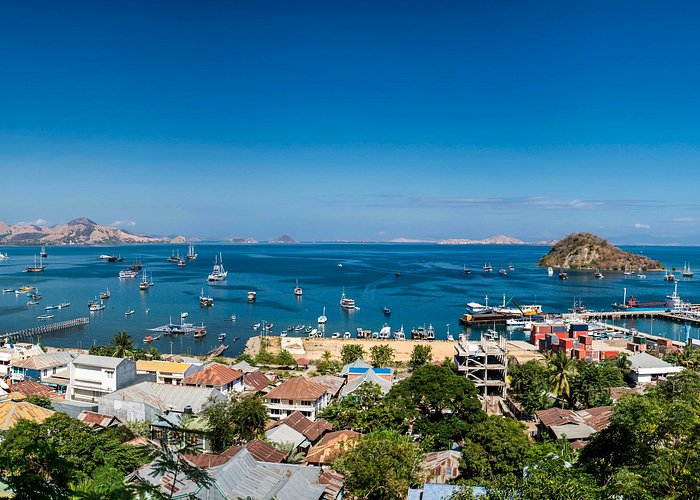 kinh nghiệm du lịch Flores - Vùng biển Labuan Bajo là địa điểm du lịch thu hút hàng nghìn khách mỗi năm của đảo Flores