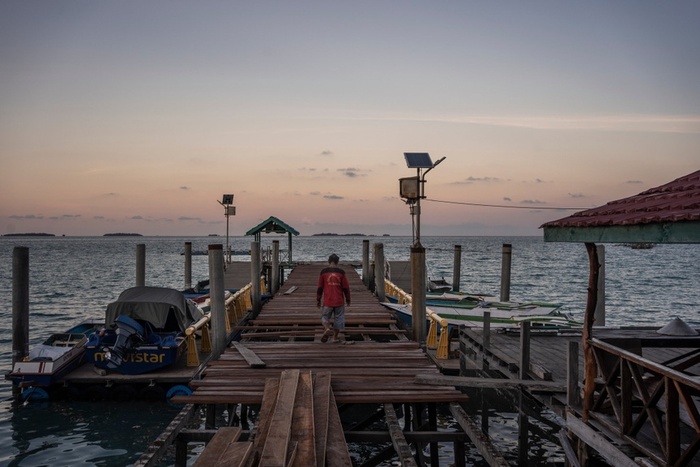 quần đảo Derawan - Bến tàu đang được xây dựng dở dang trên đảo Maratua.