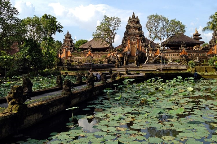Cảnh đẹp Bali: Một phần cung điện Puri Rasen Nguồn: The Plunge
