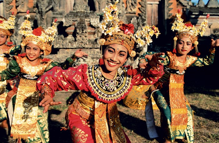 Cảnh đẹp Bali: Người dân bản địa trong điệu múa truyền thống của Indonesia. Nguồn: zhuanlan.zhihu