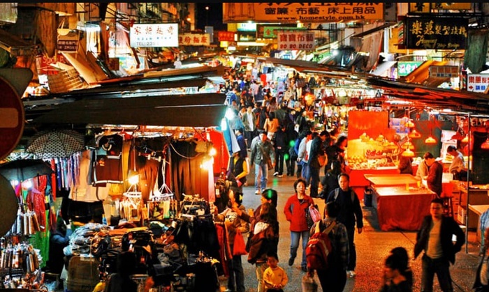 Chợ đêm Kuta - Hoạt động từ 18 giờ đến 23 giờ hàng ngày. 