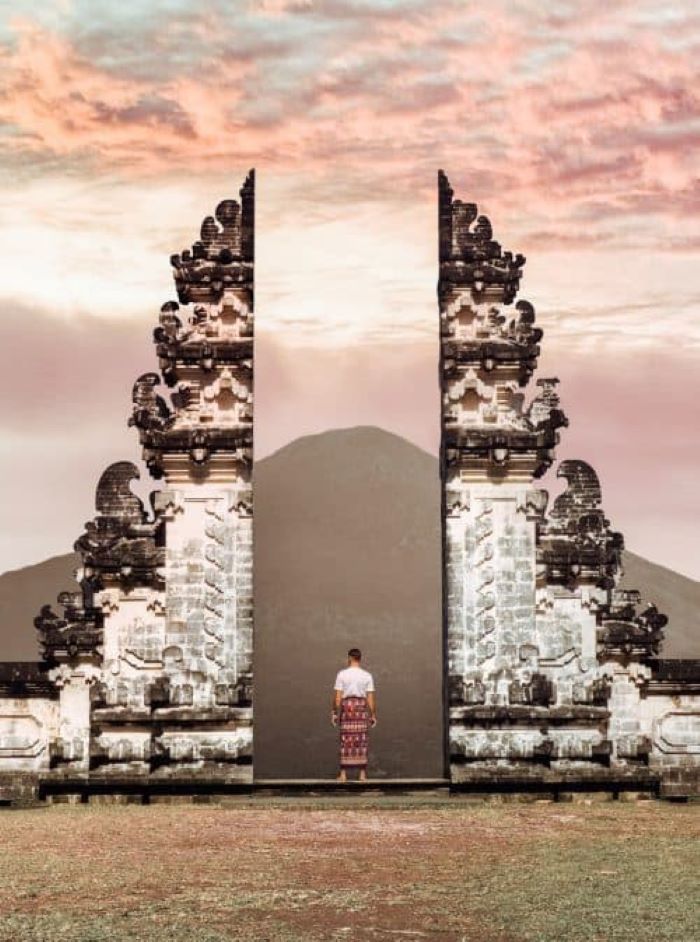Sự thật về cổng trời khiến nhiều du khách ngã ngửa ra khi đến cổng trời Bali. Nguồn: jonnymelon