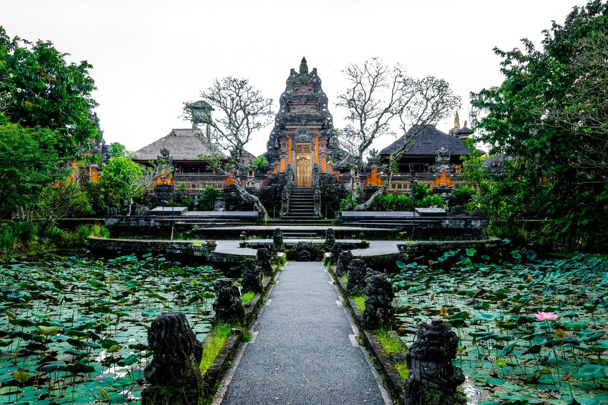 Đền Pura Taman Saraswati - Pura Taman Saraswati - Một trong những ngôi đền linh thiêng và nổi tiếng tại Bali.