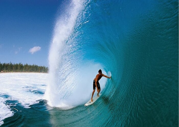 Kuta Bali có gì chơi - Trải nghiệm lướt sóng tại bãi biển Kuta để tận hưởng cảm giác mạnh, thách thức sự sợ hãi của con người.