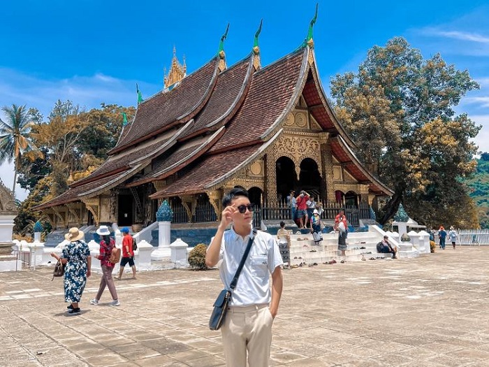 Tour Lào
