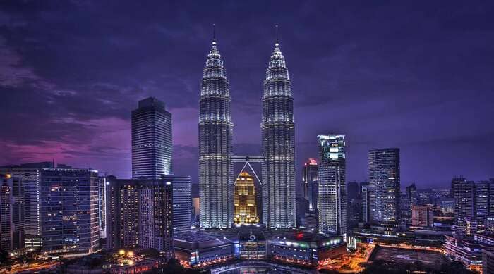 Chơi gì ở Malaysia - Vẻ đẹp về đêm của tháp đôi Petronas