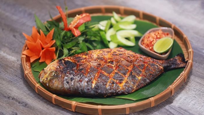 Kinh nghiệm du lịch Kuala Lumpur - Món cá nướng này ăn với cơm trắng ngon hết sẩy luôn