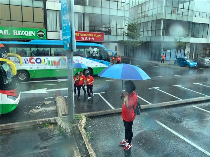 Trang phục khi đi du lịch Malaysia - Vào mùa mưa, mưa lớn xuất hiện