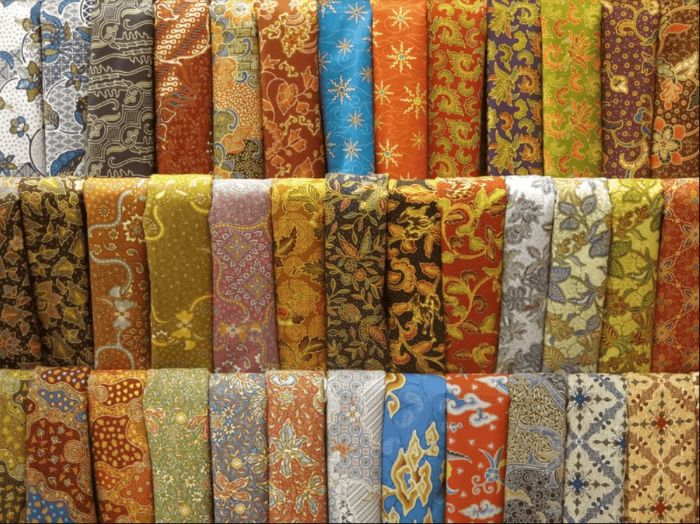 Đi Kuala Lumpur mua gì - Vải Batik thành phẩm có nhiều hoa văn