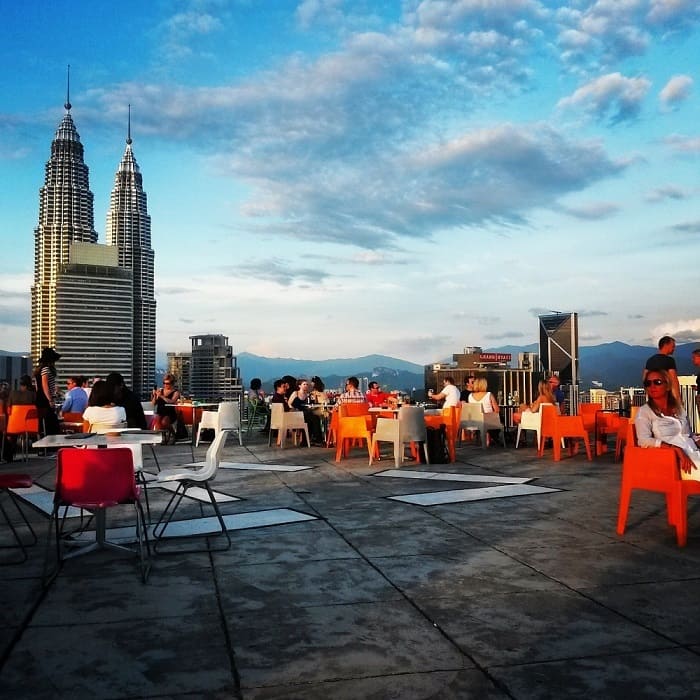 Địa điểm ăn uống ở Malaysia - Ngắm trọn vẹn thành phố tại Heli Lounge Bar