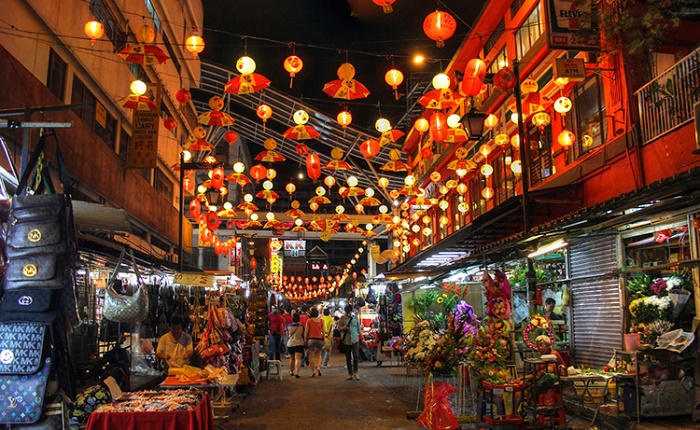 Kuala Lumpur có gì chơi - Khu Chinatown về đêm lung linh dưới ánh đèn lồng