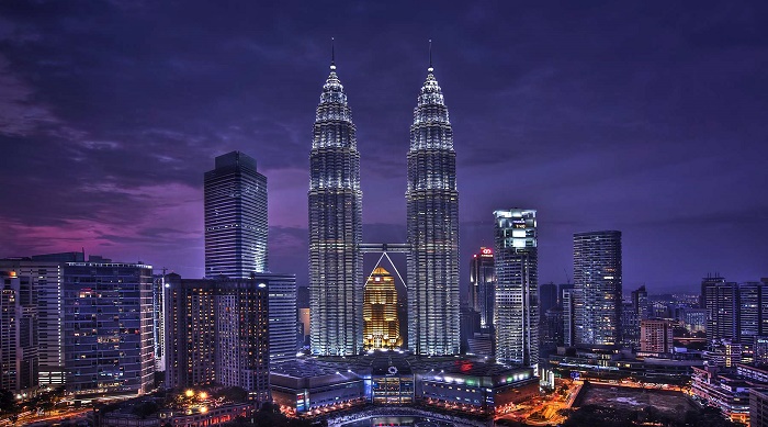 Kuala Lumpur có gì chơi - Tòa tháp dưới ánh đèn lung lin rực sáng