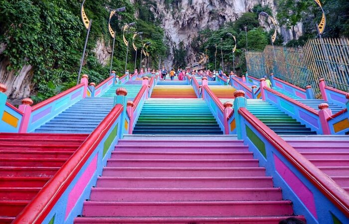 Những cảnh đẹp ở Malaysia - Nấc thang bảy sắc cầu vồng rất đẹp là địa điểm được rất nhiều du khách đến chụp ảnh