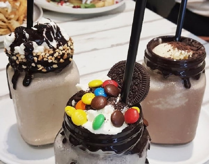 Quán cafe đẹp ở Penang - Đồ uống với kem