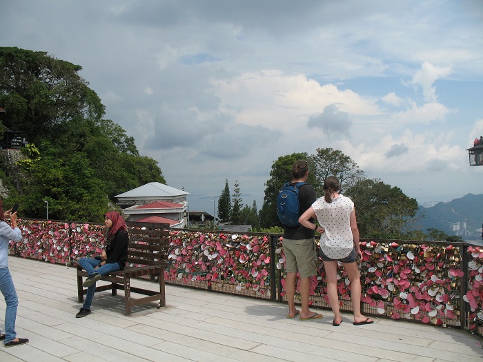 Kinh nghiệm đi Penang Hill - Cầu tình yêu ở Penang Hill thu hút nhiều khách du lịch
