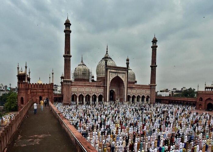 Lễ hội hồi giáo ở Malaysia - Những người dân theo đạo Hồi sẽ cùng nhau cầu nguyện.