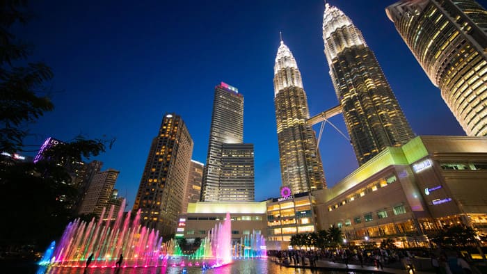 Tham quan Kuala Lumpur 1 ngày - Vẻ đẹp hiện đại, choáng ngợp của toà tháp đôi Petronas Twin Towers 