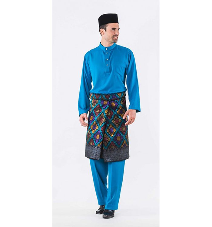 Trang phục truyền thống của nam giới Malaysia là Baju Melayu. 