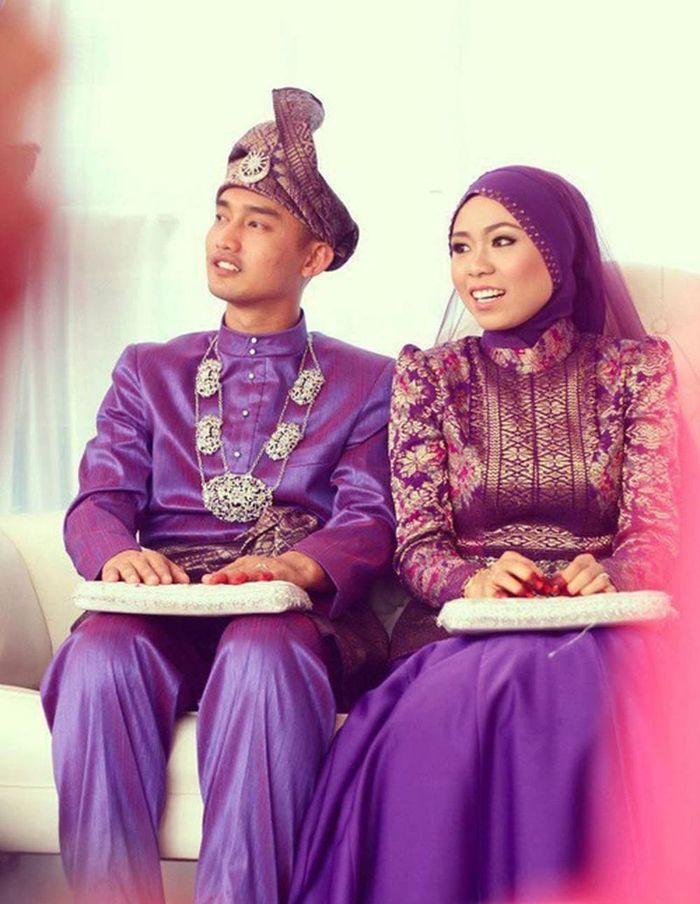 Trang phục cưới thường lựa chọn màu tím. 
