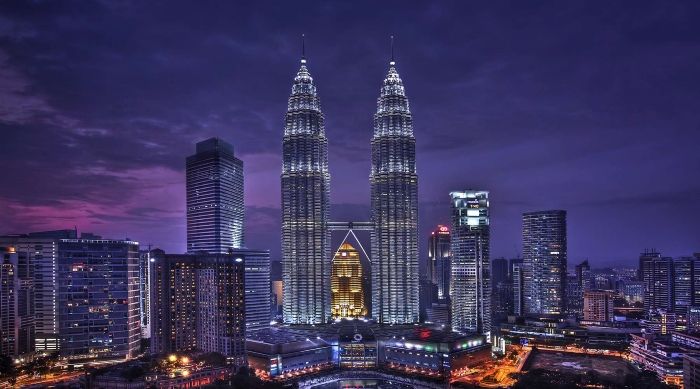Du lịch Kuala Lumpur 2 ngày -Hãy thử đứng nhìn ngắm toàn cảnh thành phố lung linh về đêm 