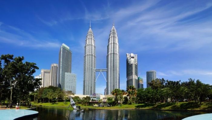 Du lịch Kuala Lumpur 3 ngày - Cây cầu là điểm nhấn của tòa tháp đôi Petronas
