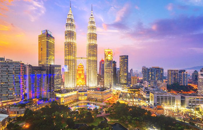 tháp đôi Petronas có gì- Tòa tháp đôi Petronas yêu kiều về đêm. 