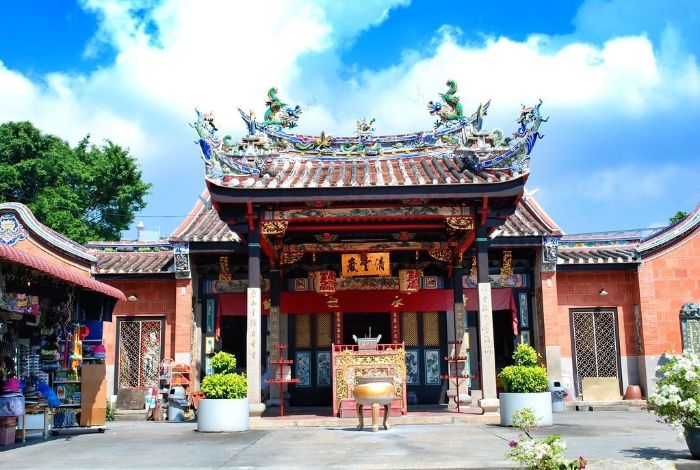 Du lịch Penang 2 ngày - Thăm quan chùa rắn tại Penang. 